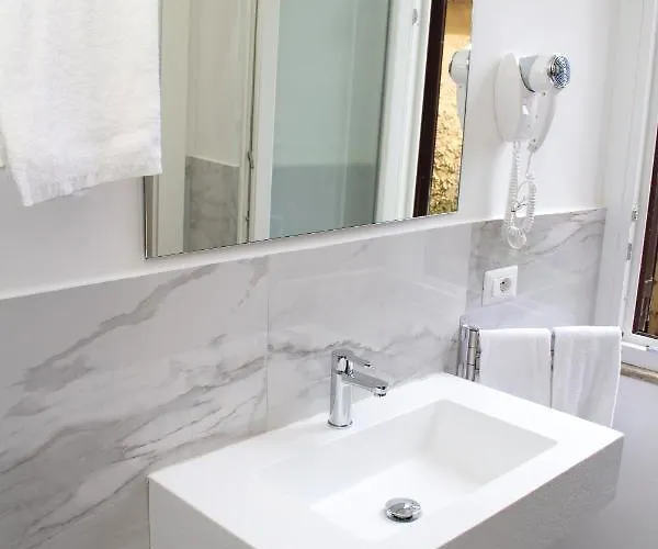 At Vatican 4* روما