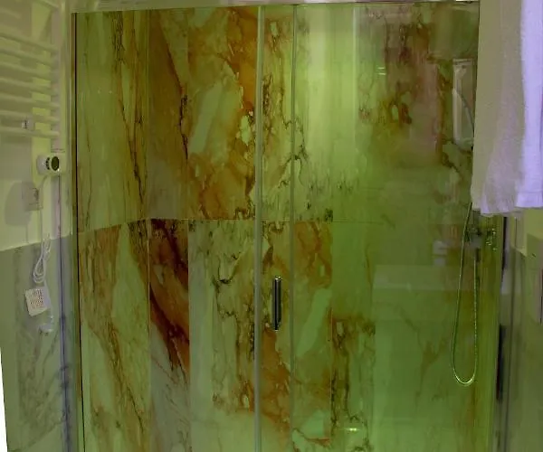 At Vatican 4* روما